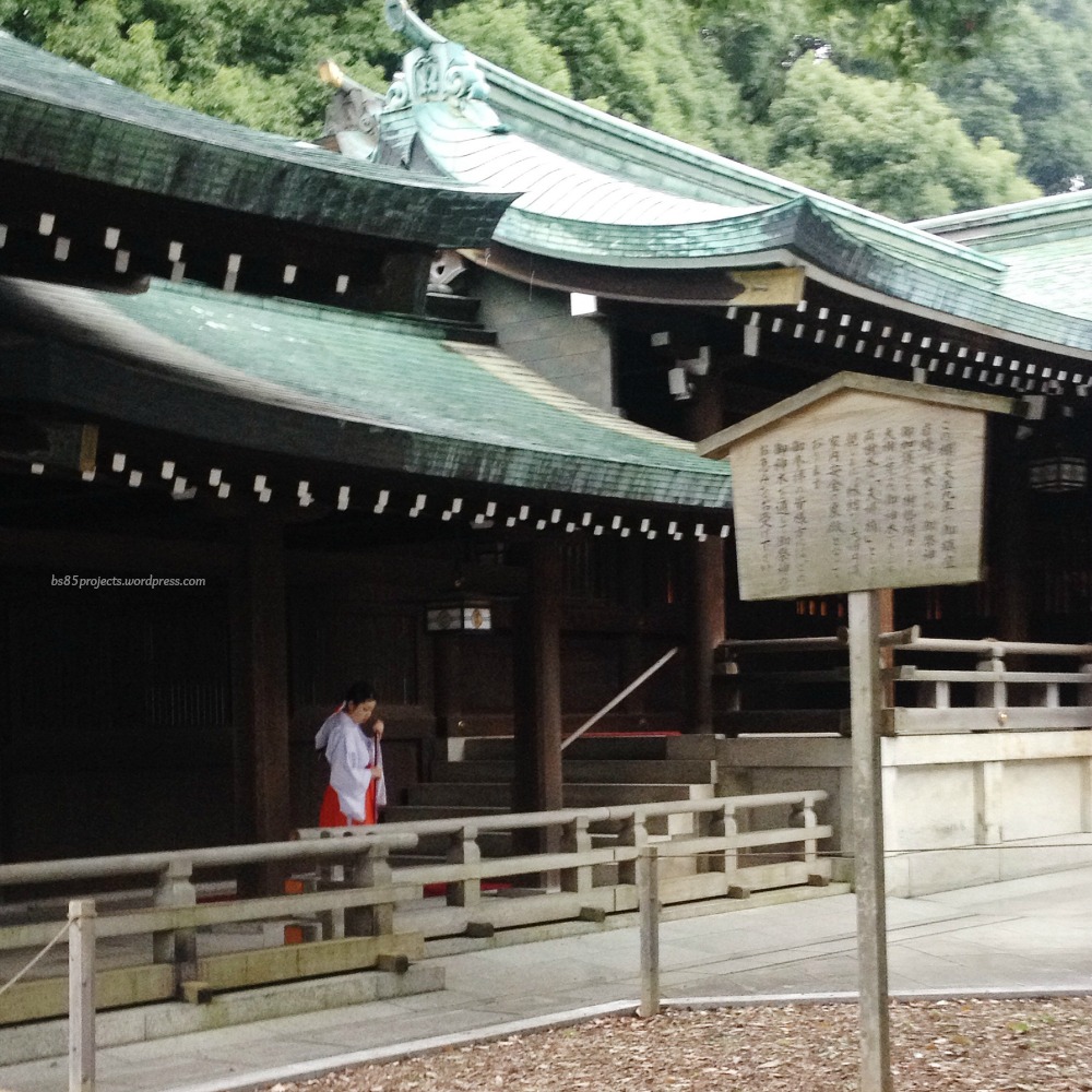 Shrine maiden at Meiji jingu